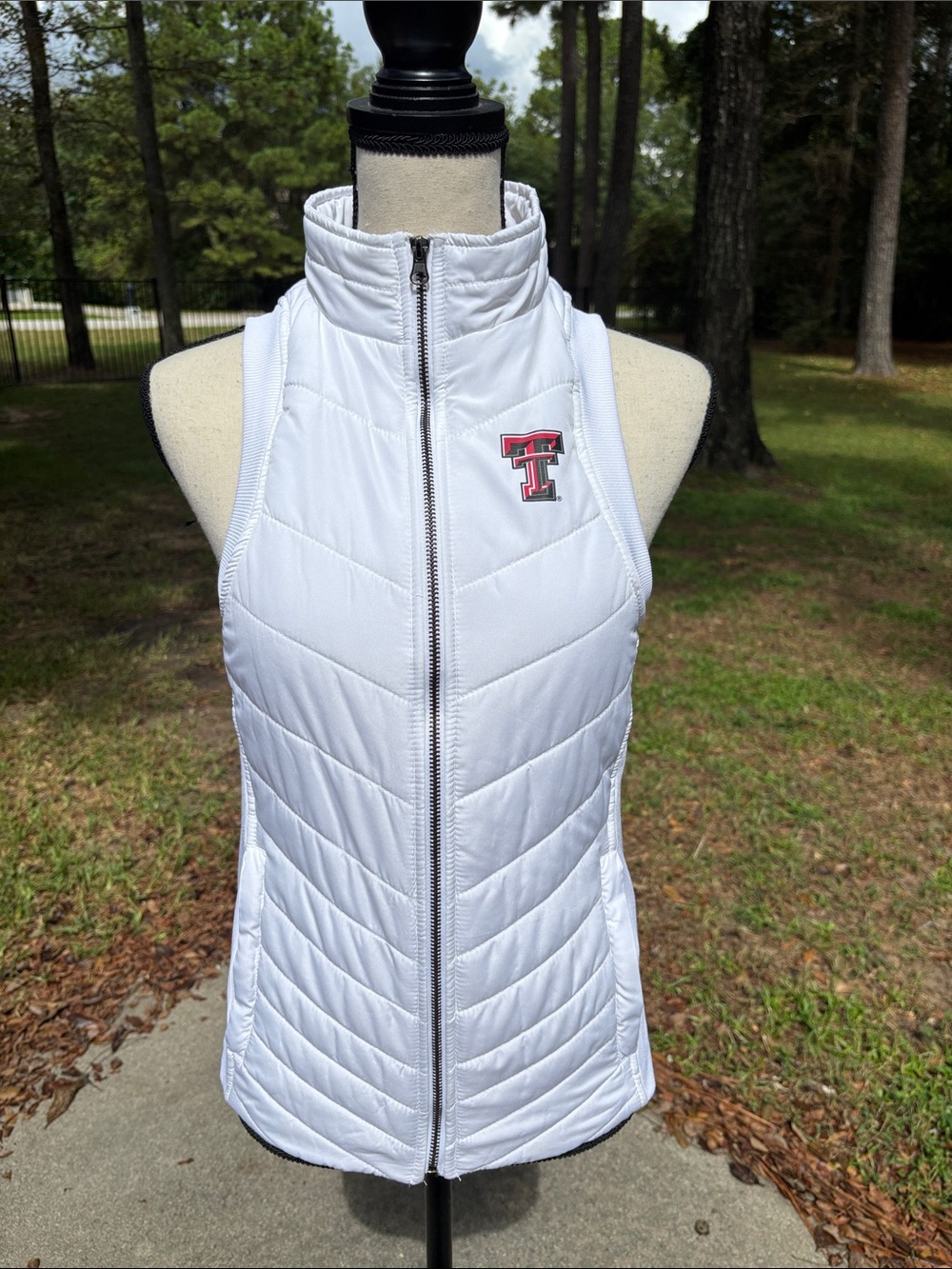 Colosseum - Texas Tech - WhiteQuilted Sleeveless Puffer Bodysuit Vest - Small